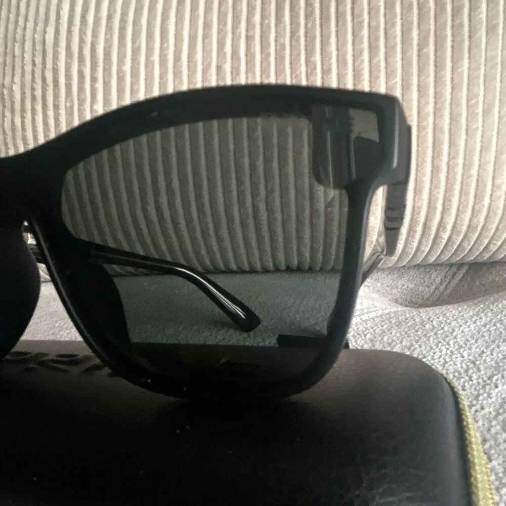 Blenders Prime Cat eye Blenders Sunglasses Black Lenses polarized w/  case